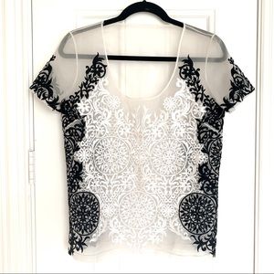DENNIS BASSO White Sheer Lace w/ Black & White Embroidered Short Sleeve Top